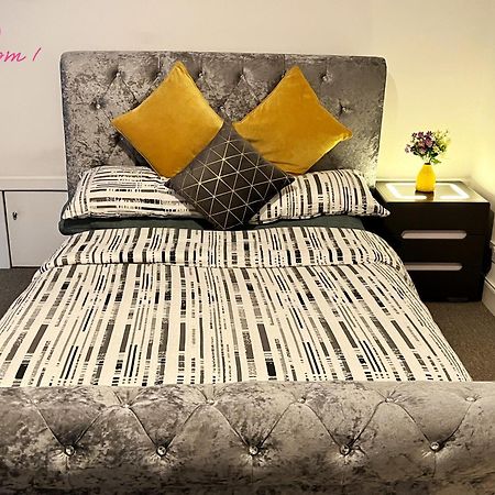 2 Bedrooms Entire Apartment Self Check In Kelty Luaran gambar