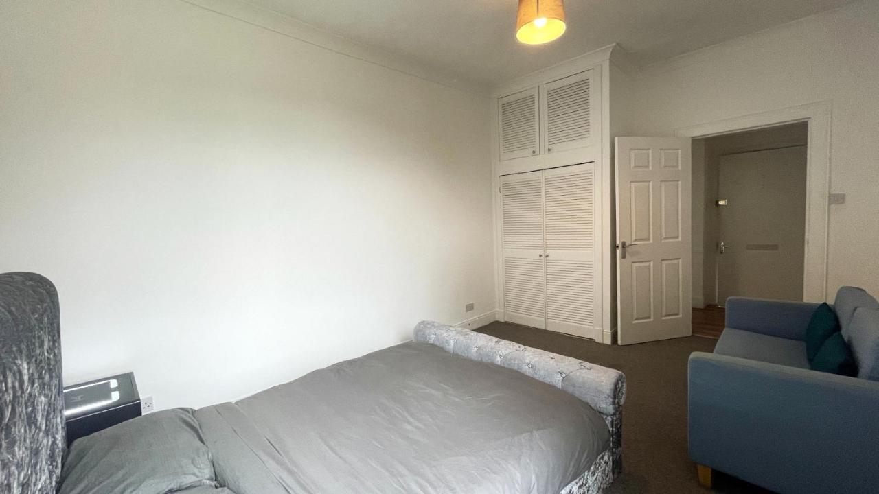 2 Bedrooms Entire Apartment Self Check In Kelty Luaran gambar