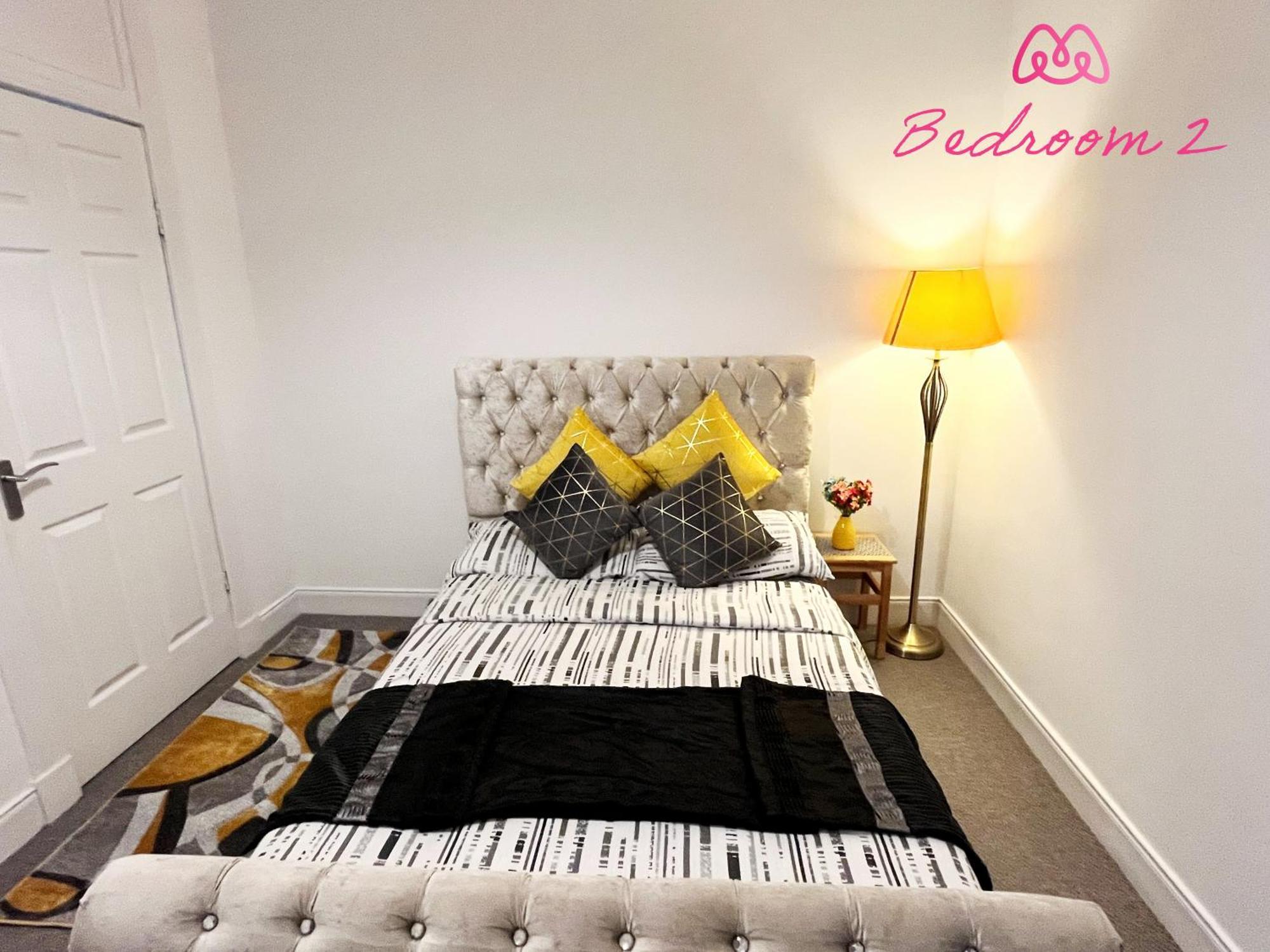 2 Bedrooms Entire Apartment Self Check In Kelty Luaran gambar
