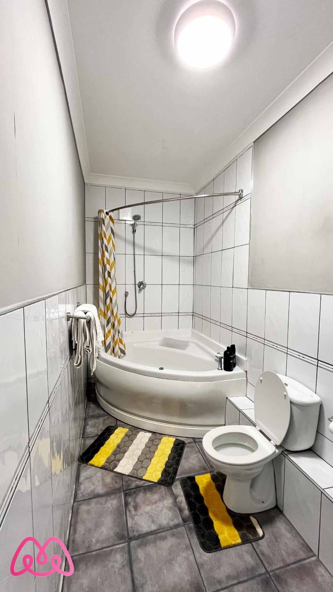 2 Bedrooms Entire Apartment Self Check In Kelty Luaran gambar