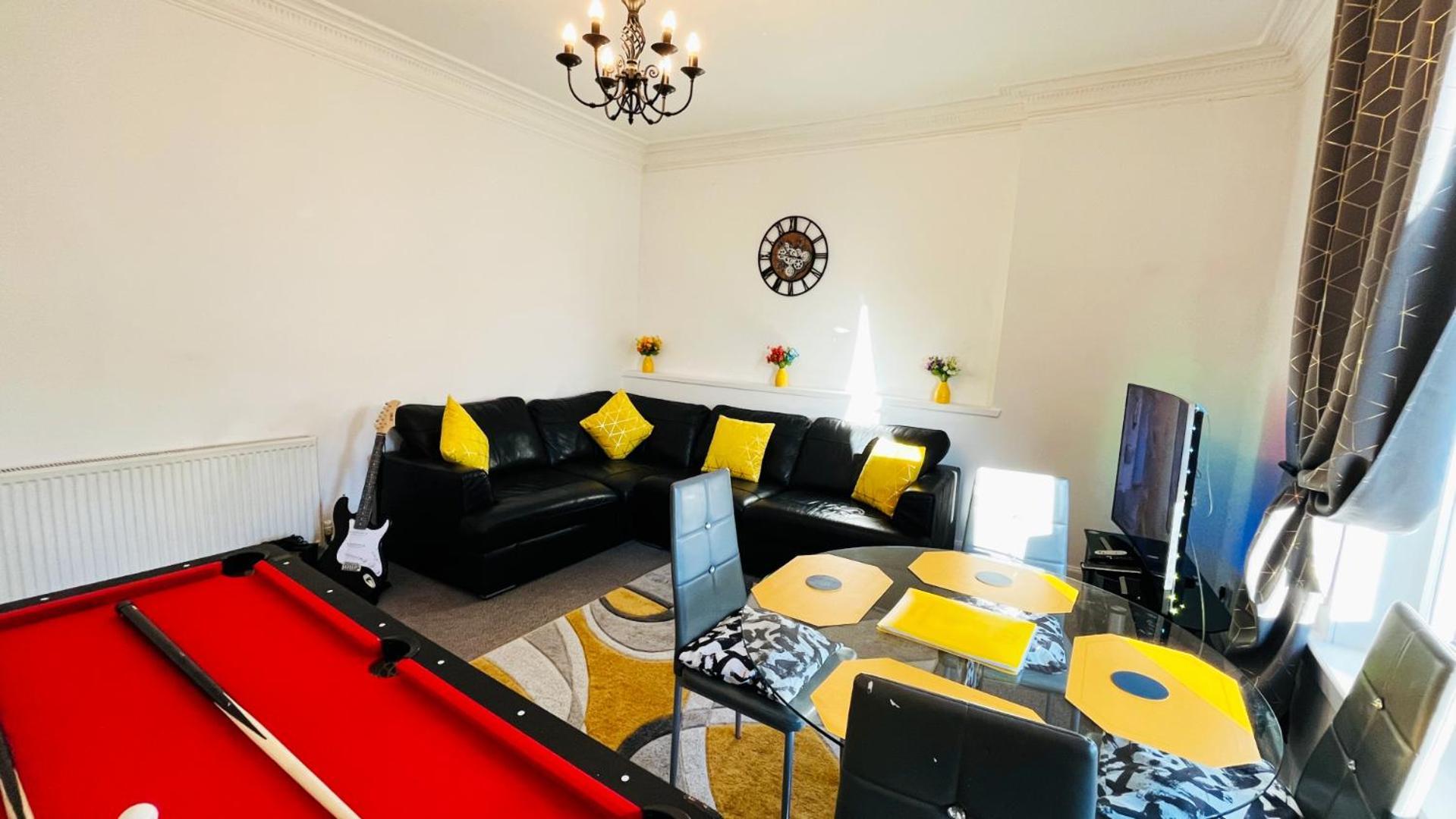 2 Bedrooms Entire Apartment Self Check In Kelty Luaran gambar