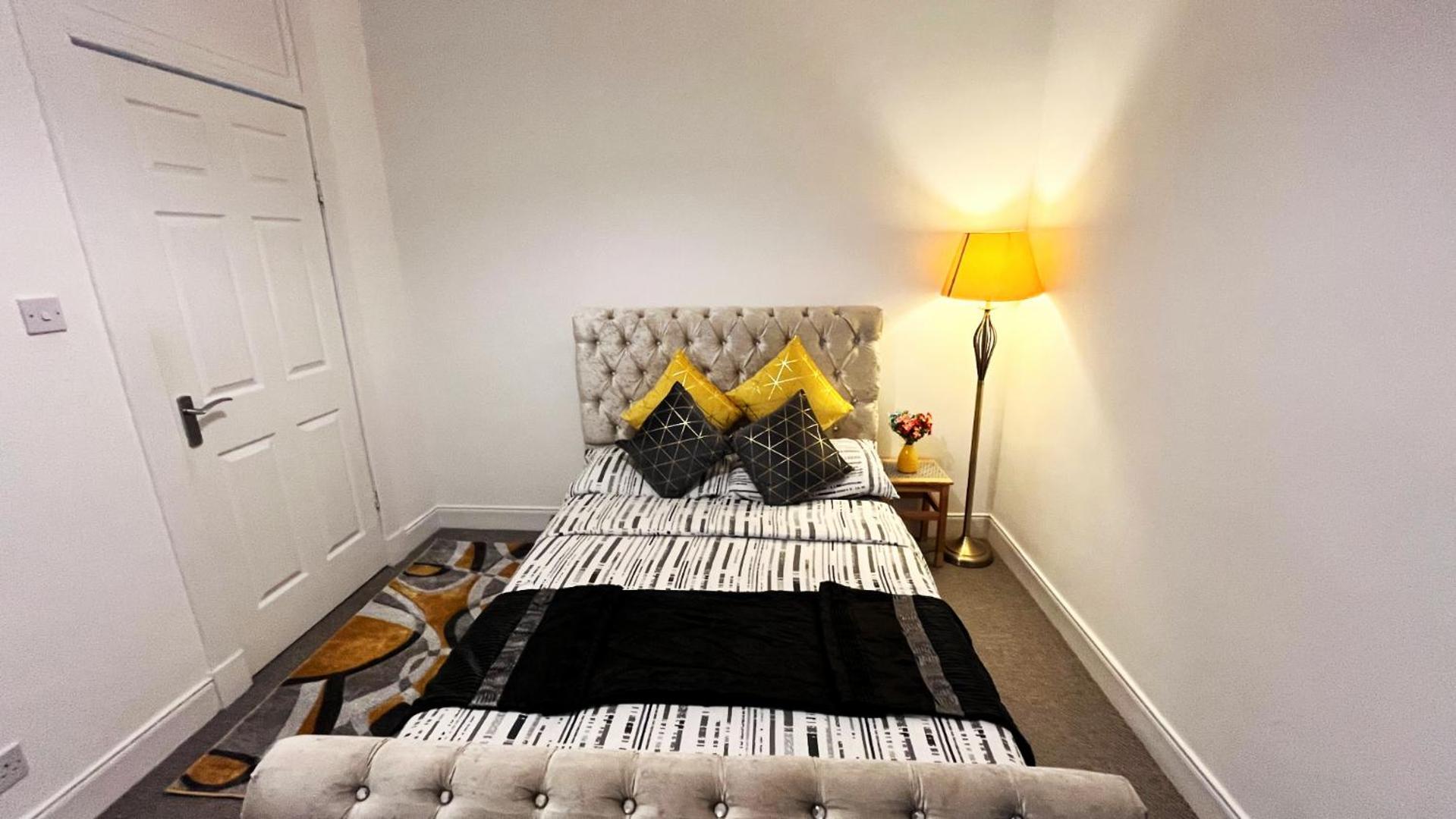 2 Bedrooms Entire Apartment Self Check In Kelty Luaran gambar